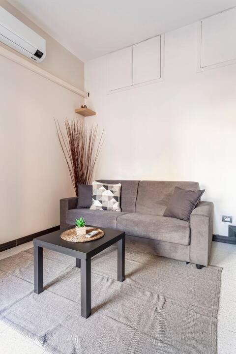 *New Apartment In The Center Милан Экстерьер фото