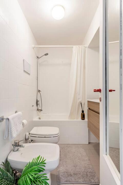 *New Apartment In The Center Милан Экстерьер фото